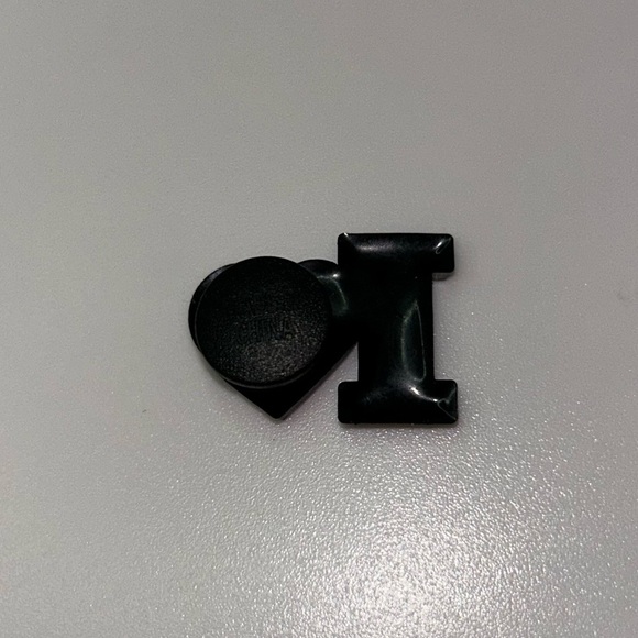 I Heart Croc Charm - Picture 2 of 2